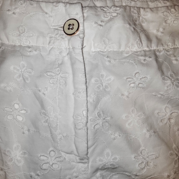 Pristine White shorts - Picture 6 of 10